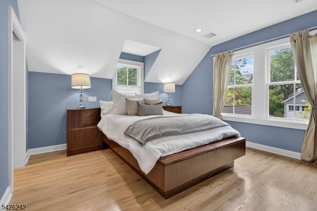 89 Myrtle Ave, Millburn Twp., NJ 07041