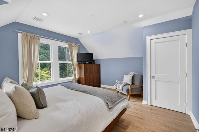 89 Myrtle Ave, Millburn Twp., NJ 07041