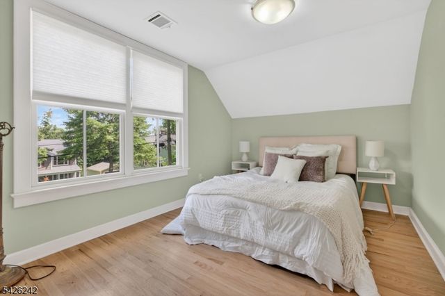 89 Myrtle Ave, Millburn Twp., NJ 07041
