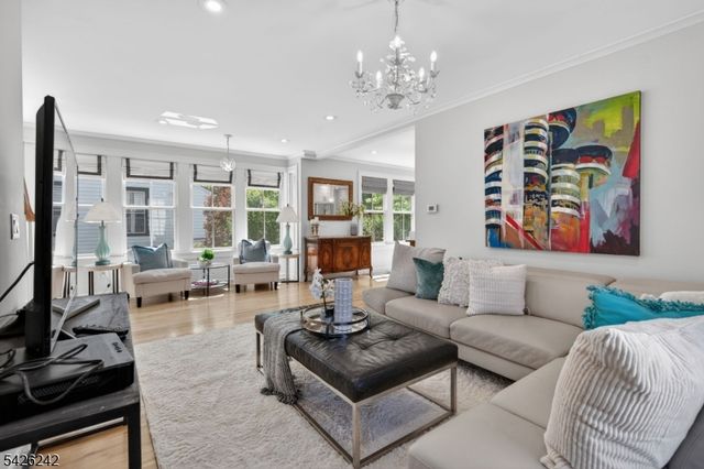 89 Myrtle Ave, Millburn Twp., NJ 07041