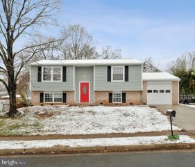 709 N BELFORT ST, Sterling, VA 20164