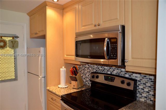 17050 NE 14th Ave 115, Miami, FL 33162