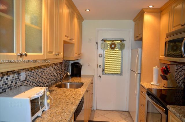 17050 NE 14th Ave 115, Miami, FL 33162