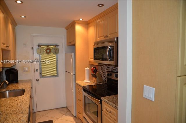 17050 NE 14th Ave 115, Miami, FL 33162