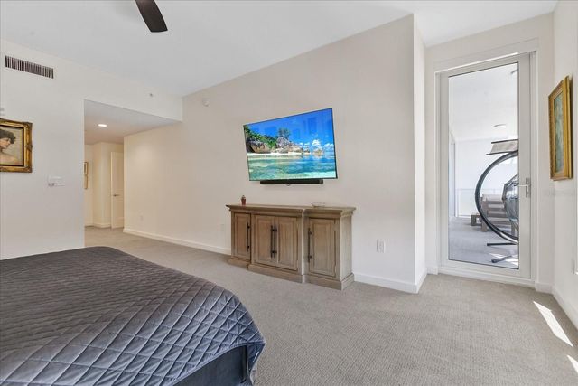 920 N OSCEOLA AVENUE 303, Clearwater, FL 33755