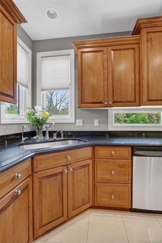 2747 Pebble Beach Drive, Oakland Charter Township, MI 48363