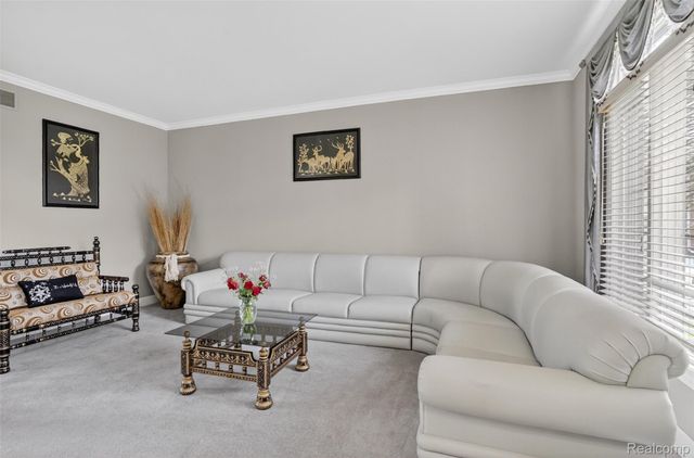 2747 Pebble Beach Drive, Oakland Charter Township, MI 48363
