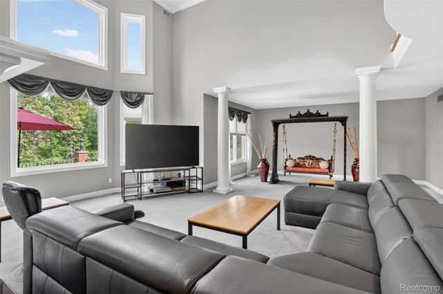 2747 Pebble Beach Drive, Oakland Charter Township, MI 48363