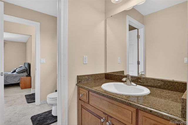2747 Pebble Beach Drive, Oakland Charter Township, MI 48363