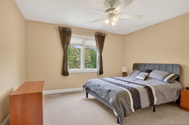 2747 Pebble Beach Drive, Oakland Charter Township, MI 48363