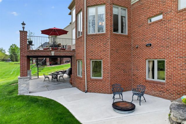 2747 Pebble Beach Drive, Oakland Charter Township, MI 48363