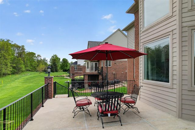2747 Pebble Beach Drive, Oakland Charter Township, MI 48363