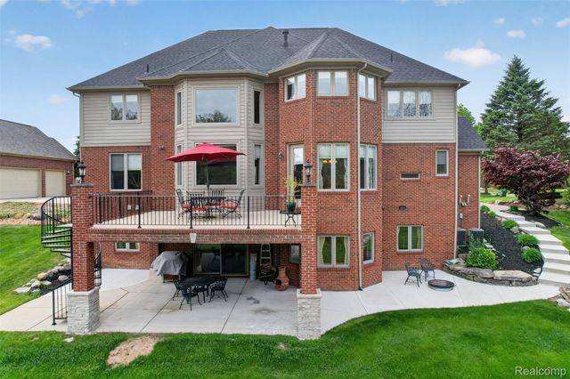 2747 Pebble Beach Drive, Oakland Charter Township, MI 48363