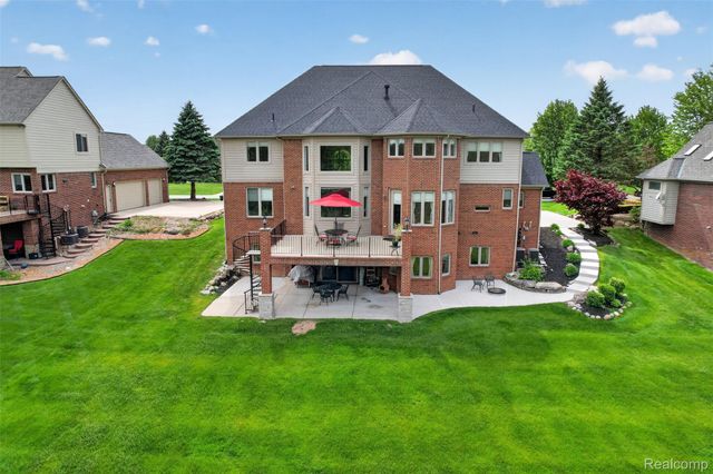 2747 Pebble Beach Drive, Oakland Charter Township, MI 48363
