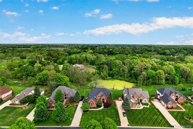 2747 Pebble Beach Drive, Oakland Charter Township, MI 48363
