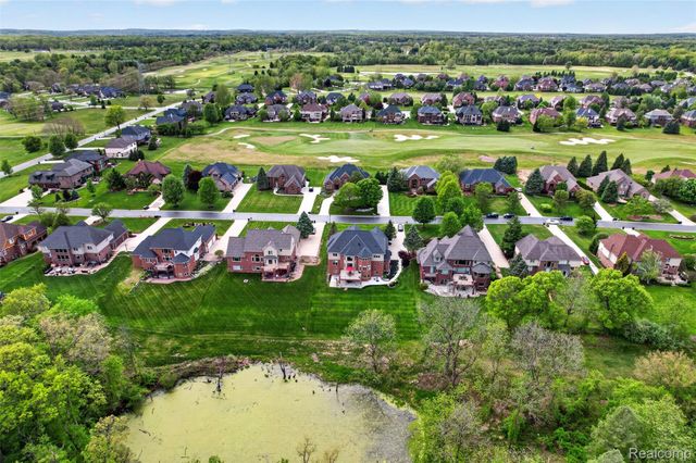 2747 Pebble Beach Drive, Oakland Charter Township, MI 48363