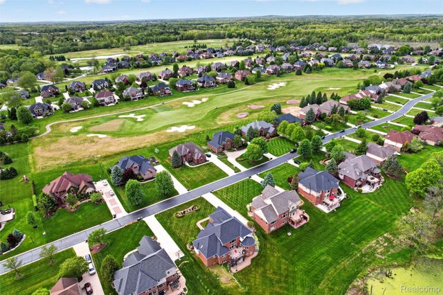 2747 Pebble Beach Drive, Oakland Charter Township, MI 48363