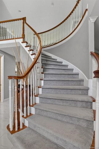 2747 Pebble Beach Drive, Oakland Charter Township, MI 48363