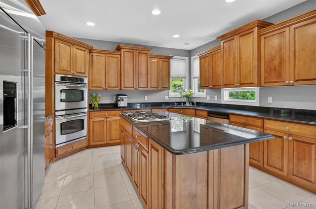 2747 Pebble Beach Drive, Oakland Charter Township, MI 48363