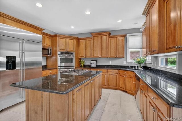 2747 Pebble Beach Drive, Oakland Charter Township, MI 48363