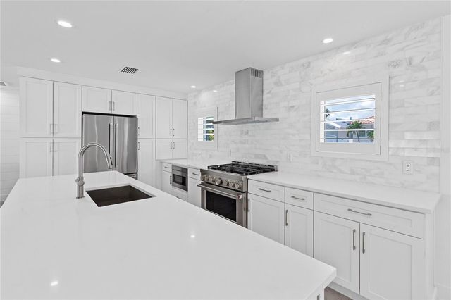 113 17TH STREET, Belleair Beach, FL 33786