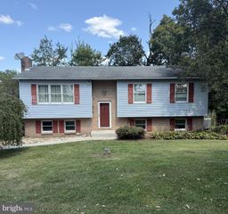 27 4TH AVE, Birdsboro, PA 19508