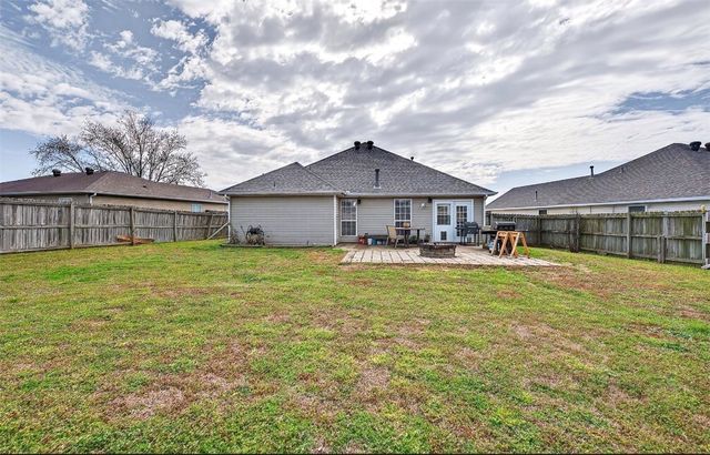 2928 Beaver Creek Street, Springdale, AR 72764