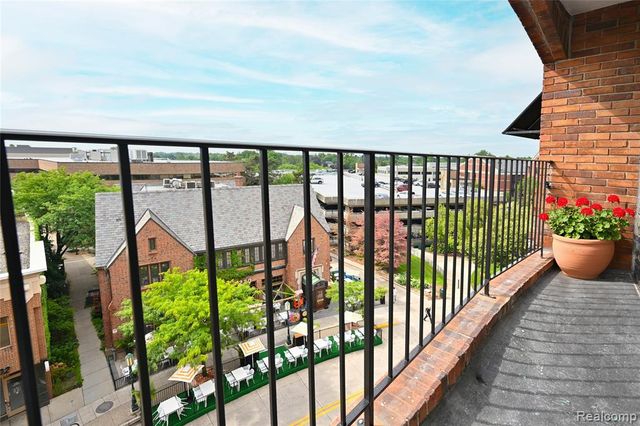 211 E Merrill Street 505, Birmingham, MI 48009