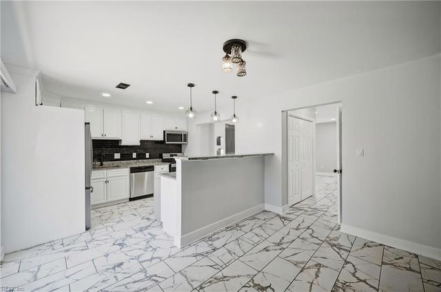 1556 Fairfax DR, Virginia Beach, VA 23453