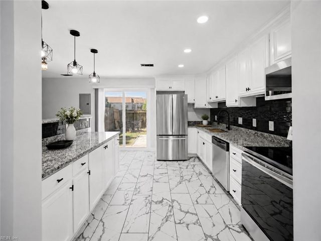 1556 Fairfax DR, Virginia Beach, VA 23453