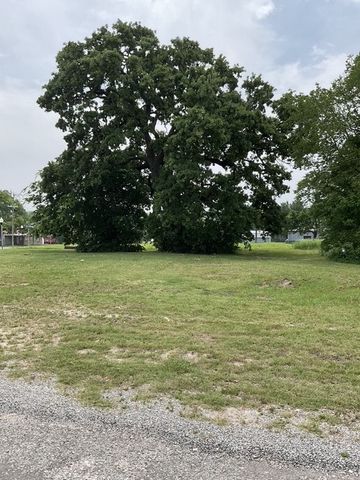 123 N Main Street, Bonham, TX 75418