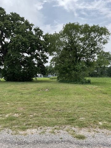 123 N Main Street, Bonham, TX 75418
