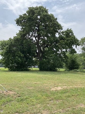 123 N Main Street, Bonham, TX 75418
