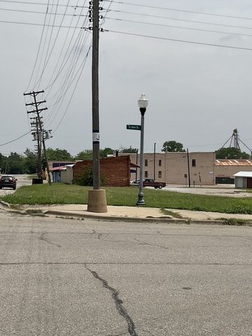 123 N Main Street, Bonham, TX 75418