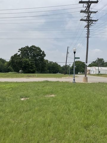 123 N Main Street, Bonham, TX 75418