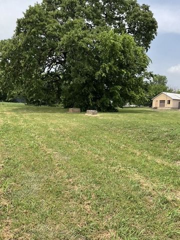 123 N Main Street, Bonham, TX 75418