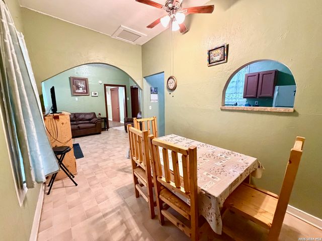 944 Briscoe Aly, San Antonio, TX 78207