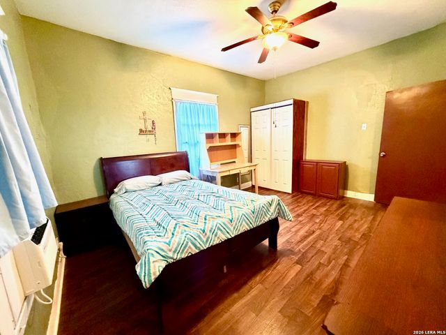 944 Briscoe Aly, San Antonio, TX 78207