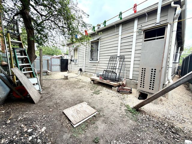 944 Briscoe Aly, San Antonio, TX 78207