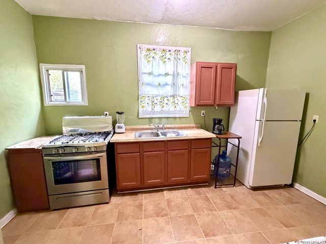944 Briscoe Aly, San Antonio, TX 78207