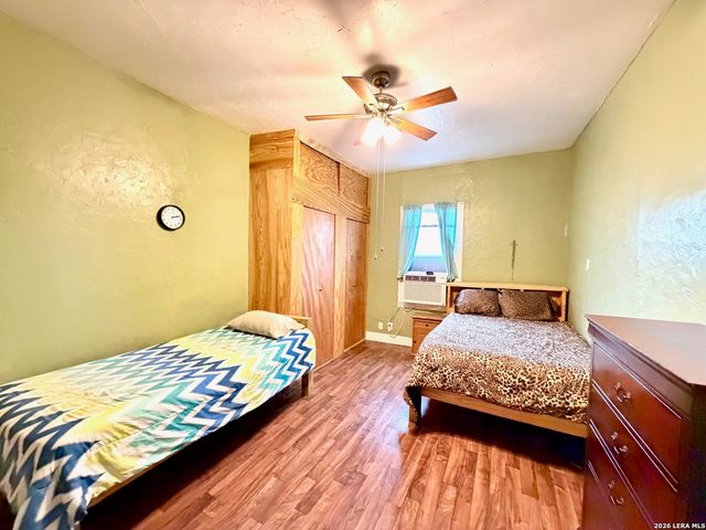 944 Briscoe Aly, San Antonio, TX 78207