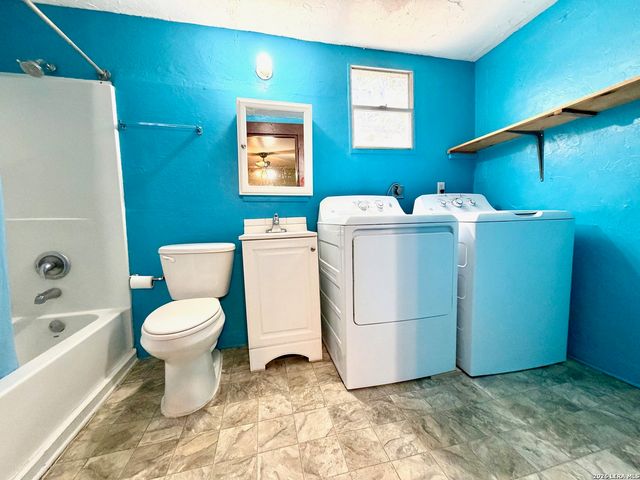 944 Briscoe Aly, San Antonio, TX 78207