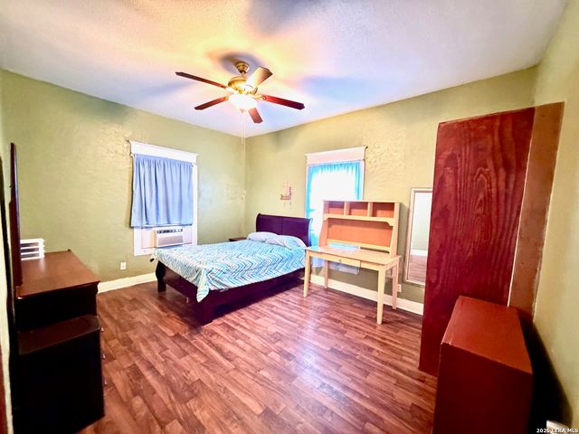944 Briscoe Aly, San Antonio, TX 78207