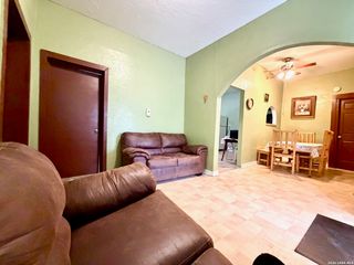 944 Briscoe Aly, San Antonio, TX 78207