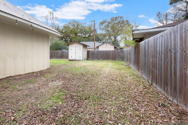 513 Centenary Dr, Baton Rouge, LA 70808