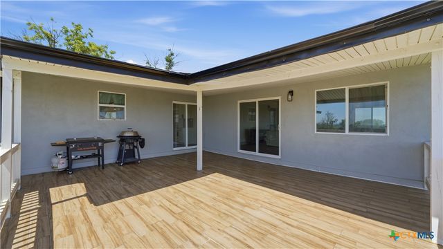6715 Queens Crown East Street, San Antonio, TX 78233