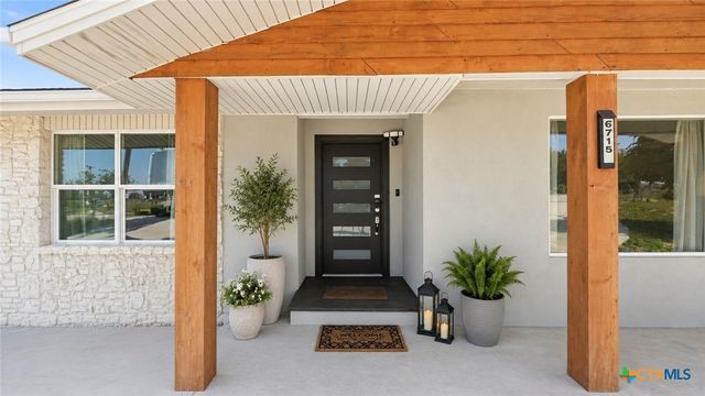 6715 Queens Crown East Street, San Antonio, TX 78233