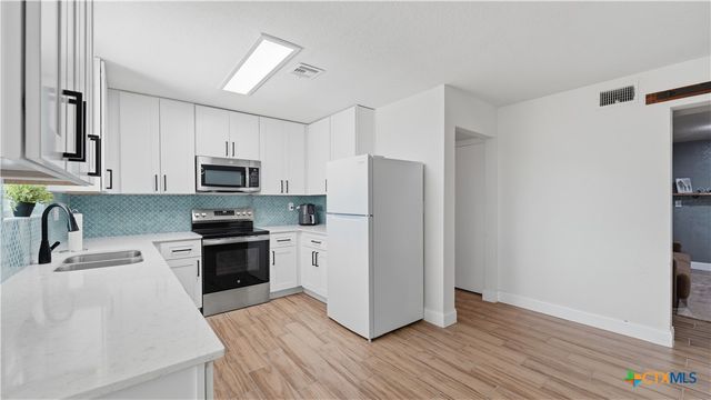 6715 Queens Crown East Street, San Antonio, TX 78233