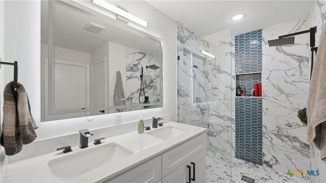 6715 Queens Crown East Street, San Antonio, TX 78233