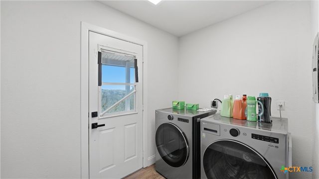 6715 Queens Crown East Street, San Antonio, TX 78233